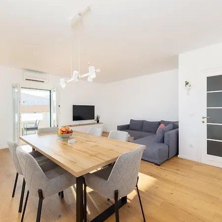 Apartman Seaview 3 Bed Sleeps 6 With Sea Views *