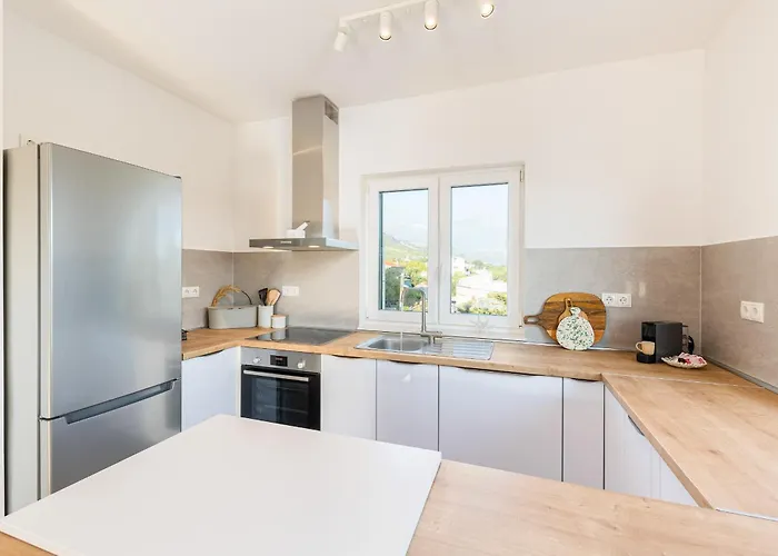 Seaview 3 Bed Sleeps 6 With Sea Views *