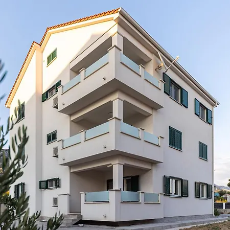 Olive Leaf - Second Floor